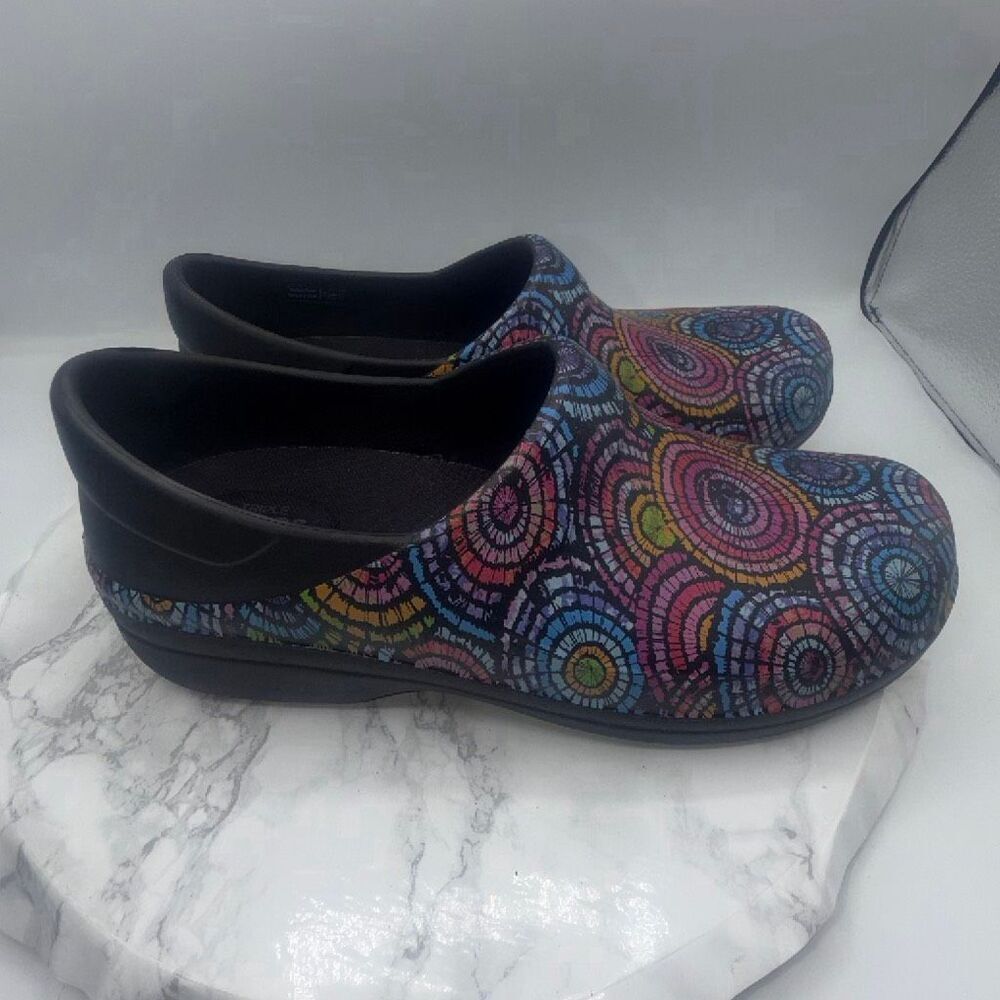 CROCS Multicolor Kaleidoscope Graphic Neria II Clog-10